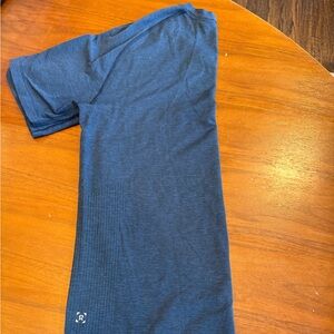 Lululemon Men's Navy metal vent tech tee